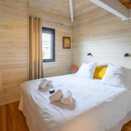 Beautiful Wood-frame House With Near The Ocean *